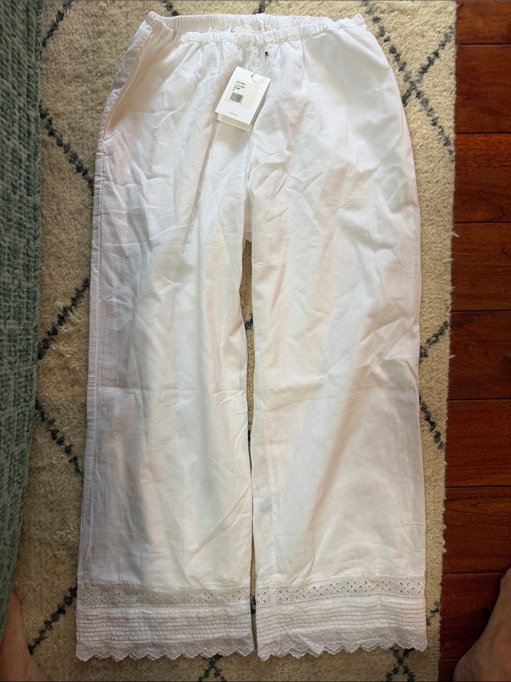 XiRENA White Cotton Eyelet Hem Pull-On Pants